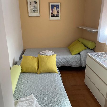 Apartamento Familia Anfitriona Acoge Sevilla Exterior foto